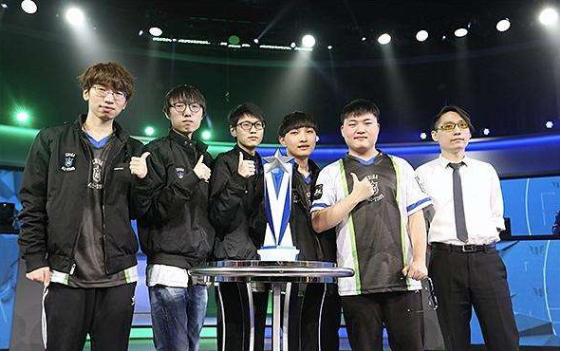 球场上一丝 球场上一丝